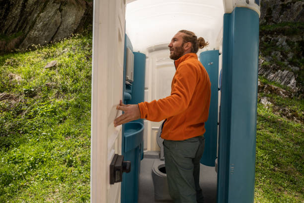 Porta potty delivery and setup in Orland Hills, IL